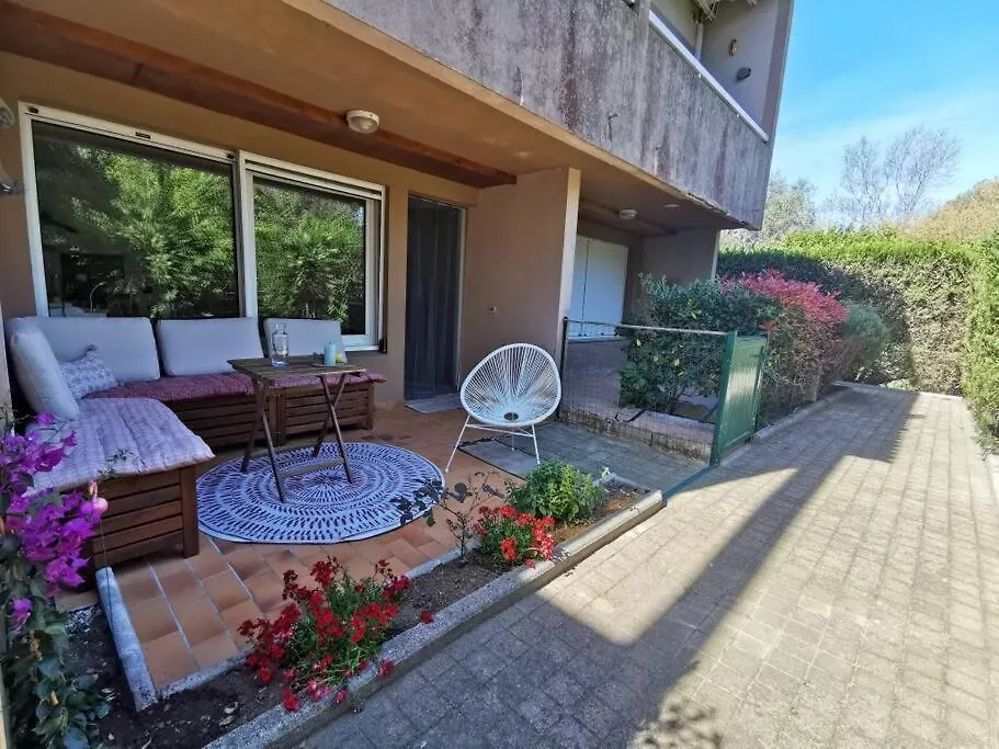 Apartment Charmant Studio Neuf A 150M De La Mer Hyeres