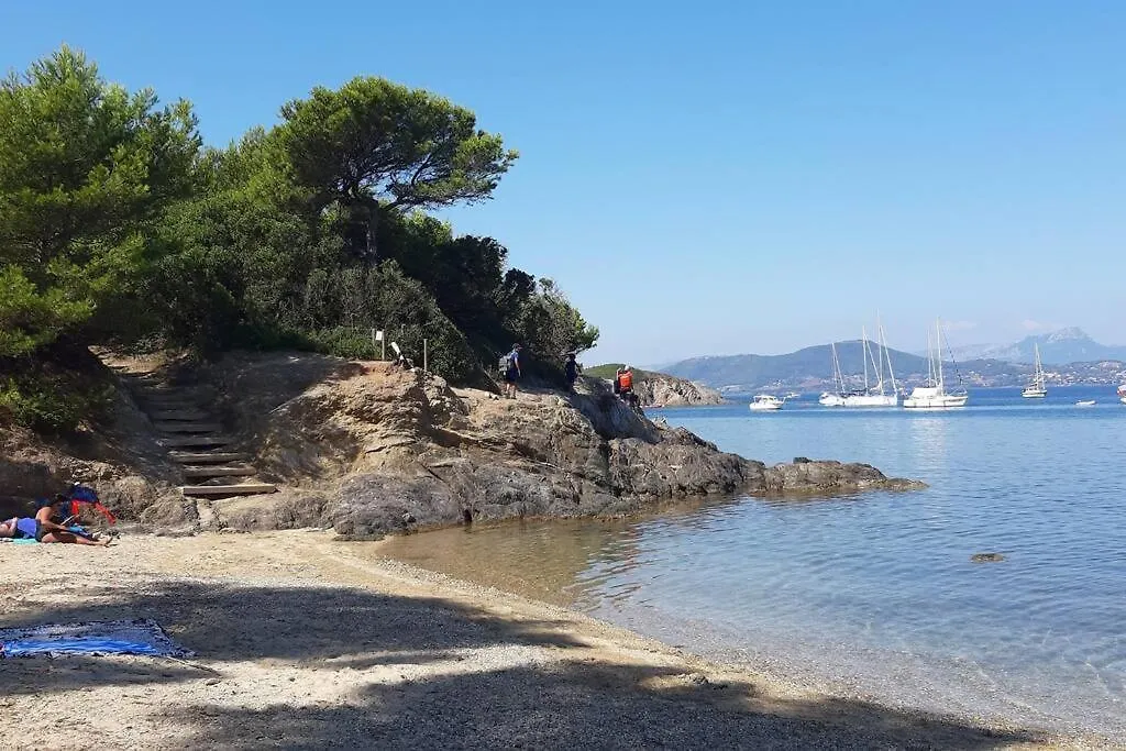 Apartment Charmant Studio Neuf A 150M De La Mer Hyeres